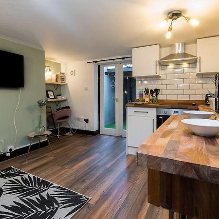 Modern 1-Bed Central Apartment With Outside Space Hove Exterior foto